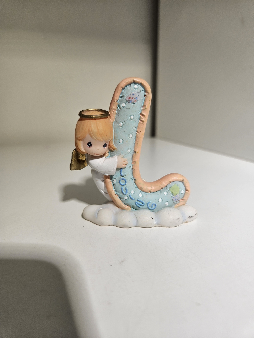 2002 Precious Moments Letter Angel Figurine L for Loving